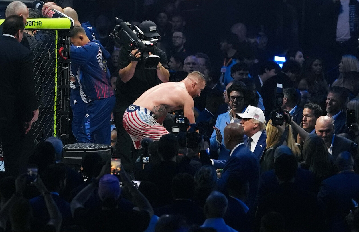 Mixed martial artist Justin Gaethje posed with his championship belt at the White House on 07/05/2026. Gaethje secured his first UFC lightweight championship in an upset victory at an event held at the White House, becoming one of the oldest fighters to win a UFC title.